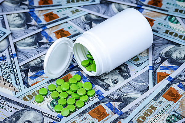 포토 JPG 해외이미지 산업 백그라운드 컨셉 지폐 돈 비즈니스 건강 사람없음 치료 금융 경제 알약 약 달러 의사 흰색 재산 질병 약국 처방 비타민 중독 보험 조제 계산서 고립 돌봄 마약 복용 진통제 헬프 항생제 카피스페이스 비용 해외202008 해외포토 컬러 의학 모션 공백 의료진 도움 만들기 영양소 파일형식