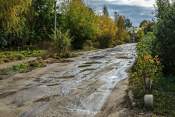 포토 JPG 해외이미지 도로 모래 잎 잔디 사람없음 물 흙 가을 도시 보행자 위험 가난 바퀴자국 통로 러시아 점토 진흙 나쁜 깨짐 러시아인 생태학 소름 해외202008 해외포토 자연요소 서양인 식물 계절 교육 감정 유럽 길 컨셉 교통시설 자국 파일형식