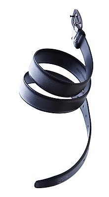 포토 JPG 해외이미지 드레스 옷 남자 문화 조각 바지 나선형 선물 안전 사람없음 빛 갈색 유행 금속 검은색 벨트 청바지 구멍 우아함 은색 가죽 허리 오브젝트 싱글 클립 롤 스트랩 스타일 해외202008 해외포토 잡화 컬러 컨셉 무늬 재질 하의 사람 신체부위 파일형식