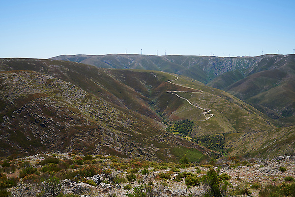 포토 JPG 해외이미지 나무 구름 공원 유럽 여행 백그라운드 자연 하늘 아침 날씨 산 파노라마 풍경 초원 사람없음 야외 초록색 여름 파란색 빛 햇빛 태양 일출 환경 계곡 맑음 일몰 새벽 하이킹 바위 시골 저녁 숲 포르투갈 언덕 장면 내추럴 절정 해외202008 해외포토 주간 자연요소 식물 계절 공공시설 나라 컬러 레저 촬영기법 노을 돌_바위 야간 생태계 파일형식