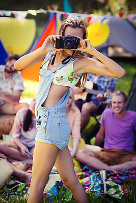 포토 JPG 해외이미지 주간 전신 백인 여자 남자 행복 함께함 텐트 서기 들기 여러명 상반신 20대 성인 야외 카메라 사진촬영 우정 기쁨 캠핑 캠핑장 성인만 해외202008 해외포토 자연요소 서양인 감정 다수 컨셉 모션 레저 캠핑도구 사람 청년 친구 전자제품 촬영 파일형식