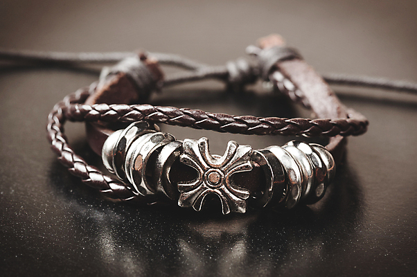 포토 JPG 해외이미지 팔찌 사람없음 아웃포커스 가죽 오브젝트 해외202008 해외포토 장신구 촬영기법 파일형식