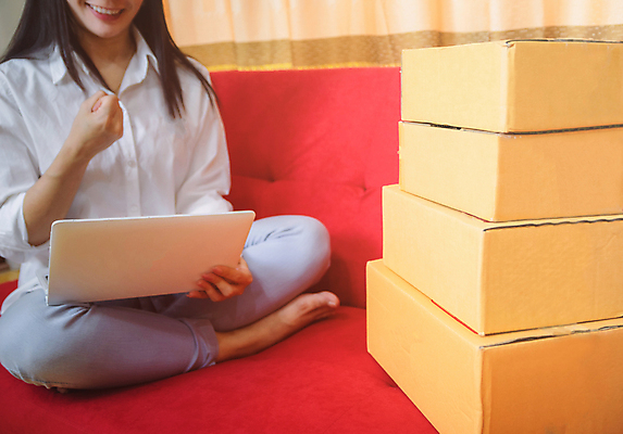 포토 JPG 해외이미지 라이프스타일 행복 아시아 컨셉 인터넷 비즈니스 사업가 성공 주택 동양인 성인 사람없음 노트북 쇼핑 학습 컴퓨터 상자 세일 상점 중국 업무 작업 비즈니스우먼 이메일 구매 상품 상인 고객 패키지 질서 온라인 주인 판지 전자상거래 마케팅 매각 해외202008 해외포토 직업 여자 교육 감정 나라 사람 인종 건물 생활 전자제품 예절 직장인 파일형식