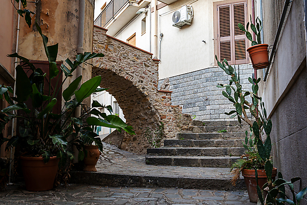 포토 JPG 해외이미지 구름 응시 여행 자연 하늘 날씨 휴가 산 풍경 사람없음 야외 빛 태양 여행객 이탈리아 해외202008 해외포토 자연요소 시선 유럽 사람 생태계 파일형식