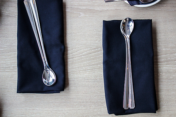 포토 JPG 해외이미지 커피 음료 잎 패턴 탁자 아침 휴식 미술 사람없음 목재 컵 갈색 식당 초콜릿 숟가락 검은색 이탈리아 거품 카페 낭만 우유 머그컵 소용돌이 흰색 뜨거움 비엔나 맛 아침식사 설탕 컵받침 크림 상쾌 카푸치노 에스프레소 코코아 단절 라떼 양조 카페인 맛있는 해외202008 해외포토 주간 나무 식물 식기 감정 유럽 컬러 가구 컨셉 무늬 재료 문화예술 디저트 유제품 수저 상점 식사 회오리 오스트리아 받침대 파일형식