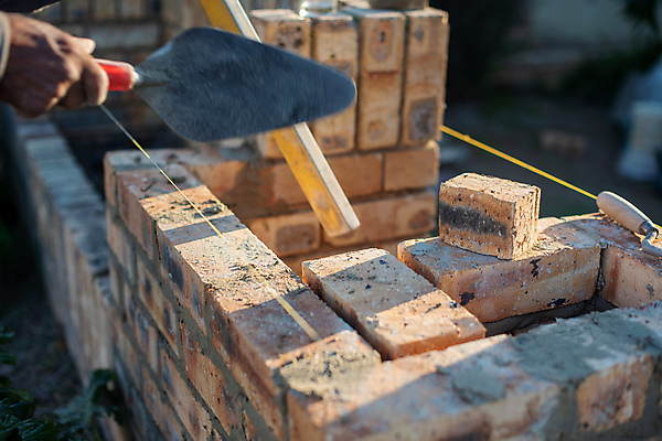 포토 JPG 해외이미지 외관 산업 벽돌 노동자 사람없음 쌓기 장비 공구 작업 수리 땅 모종삽 층 복원 석공 재주꾼 해외202008 해외포토 직업 모션 도구 삽 파일형식