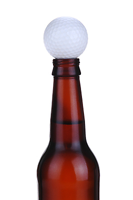 포토 JPG 해외이미지 스포츠 골프 공 유리 맥주 사람없음 갈색 게임 골프티 고립 해외202008 해외포토 컬러 재질 놀이 골프용품 주류 구기 파일형식