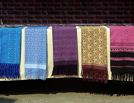 포토 JPG 해외이미지 옷 패턴 탁자 사람없음 파란색 보라색 목도리 덮개 직물 시장 실 천 짜임 해외202008 해외포토 잡화 컬러 가구 무늬 뚜껑 파일형식