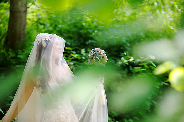 포토 JPG 해외이미지 주간 공원 여자 신부 결혼 결혼식 한명 성인 야외 옆모습 성인여자한명만 해외202008 해외포토 자연요소 1 공공시설 뷰포인트 사람 이벤트 여자한명만 성인여자만 파일형식