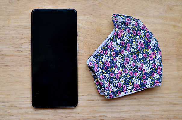 포토 JPG 해외이미지 디자인 얼굴 인터넷 비즈니스 탁자 프레임 건강 사람없음 치료 스마트폰 핸드폰 사무실 알약 약 디지털 공백 의사 공구 하트 수술 오염 바이러스 어플리케이션 질병 오브젝트 클립 전자 시트 온라인 조제 패드 추적 고립 돌봄 헬프 해외202008 해외포토 모양 가구 의학 모션 신체부위 전자제품 스마트기기 의료진 도구 도움 만들기 파일형식