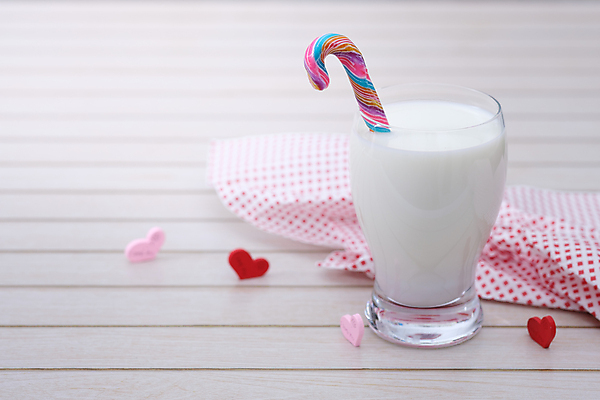 포토 JPG 해외이미지 음료 음식 무지개 다이어트 재료 자연 유리 탁자 디저트 발렌타인데이 건강 막대사탕 사탕 사랑 사람없음 목재 주방 우유 추위 수확 흰색 하트 시골 신선 액체 아침식사 먹기 크림 오브젝트 싱글 유기농 냅킨 요거트 쉐이크 내추럴 점심식사 단백질 요구르트 칼슘 해외202008 해외포토 자연요소 모양 나무 웰빙 감정 컬러 가구 농업 모션 데이이벤트 재질 유제품 식사 생태계 영양소 파일형식