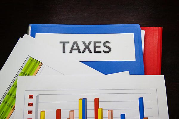 포토 JPG 해외이미지 돈 비즈니스 탁자 사람없음 금융 재산 파일 폴더 회계 세금 해외202008 해외포토 가구 경제 파일형식