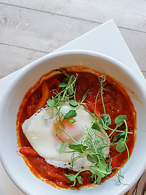 포토 JPG 해외이미지 전통 접시 음식 토마토 채소 중동 탁자 아침 파슬리 건강 이집트 요리 사람없음 빨간색 초록색 노란색 계란 식사 저녁식사 튀김 시골 맛 아침식사 허브 브런치 후추 노른자 점심식사 아랍어 이스라엘 채식주의자 핸드메이드 맛있는 해외202008 해외포토 주간 식물 식기 나라 컬러 가구 컨셉 아프리카 알 향신료 채식 서아시아 파일형식
