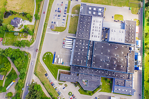 포토 JPG 해외이미지 산업 도로 비즈니스 교통시설 모션 안테나 사람없음 건물 화물 상품 주식 창고 상업 머리위 지역 트랙터 수납 짐차 무거움 트레일러 슈퍼마켓 수입 조감도 터미널 해외202008 해외포토 건축물 길 교통 통신 자동차 금융 상점 운송업 무게 농기계 시설 특수차량 파일형식