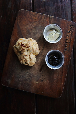 포토 JPG 해외이미지 도마 도마_주방용품 사람없음 하이앵글 스콘 해외202008 해외포토 빵 뷰포인트 주방용품 파일형식