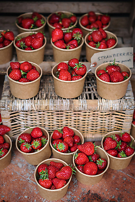 포토 JPG 해외이미지 주간 딸기 사람없음 야외 시장 담기 해외202008 해외포토 자연요소 과일 모션 파일형식