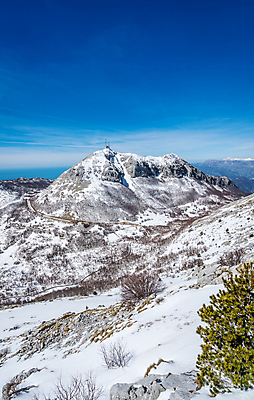 포토 JPG 해외이미지 산업 겨울 통신 하늘 산 안테나 풍경 사람없음 파란색 글로벌 탑 디지털 계곡 텔레비전 네트워크 역 정상 언덕 라디오 방송 단상 돛대 몬테네그로 전국 절정 수평선 해외202008 눈덮임 해외포토 건축물 계절 컬러 컨셉 교통시설 전자제품 파일형식