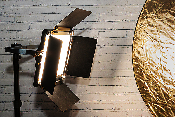 포토 JPG 해외이미지 모델 직업 벽 포즈 백그라운드 컨셉 조명 아이디어 서기 취미 사람없음 내부 빛 상자 유행 카메라 검은색 사진촬영 방 장비 모임 흰색 램프 점 큼 사진사 준비 슛 부드러움 스포트라이트 설정 빛망울 해외202008 해외포토 컬러 모션 전자제품 촬영 감각 크기 작가 파일형식