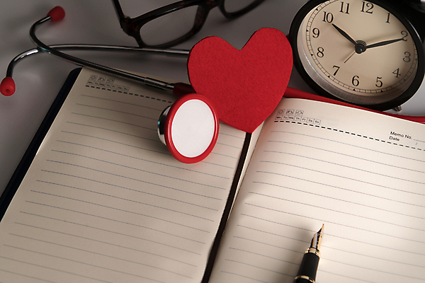 포토 JPG 해외이미지 직업 여자 어린이 백그라운드 컨셉 신체 비즈니스 가족 청진기 엑스레이 건강 병원 사랑 사람 성인 사람없음 치료 빨간색 세계 약 검은색 의사 수확 달력 흰색 하트 시간 업무 보호 질병 필름 심볼 예방 약속 조심 보험 기부 경영 돌봄 셀프 해외202008 해외포토 모양 감정 컬러 농업 의학 관계 의료기기 모션 의료진 작업 파일형식