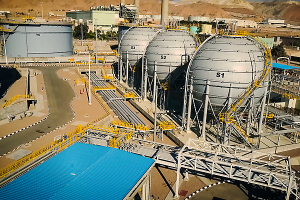 포토 JPG 해외이미지 식물 산업 백그라운드 하늘 통 풍경 사람없음 파란색 농장 환경 어둠 힘 장비 에너지 저수지 액체 오염 역 기름 휘발유 석유 상품 정상 수증기 수화기 시설 탱크 연료 수납 공학 펌프 유지 방법 추출 해외202008 해외포토 교육 음식 컬러 농업 교통시설 전화기 파일형식