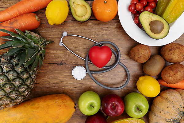 포토 JPG 해외이미지 백인 1 라이프스타일 여자 행복 얼굴 음식 다이어트 채소 과일 주택 건강 미소 사람 성인 사람없음 빨간색 초록색 주방 샐러드 흰색 신선 사과 먹기 피부 유기농 내추럴 고립 돌봄 채식주의자 디톡스 비건 해외202008 해외포토 서양인 웰빙 감정 컬러 모션 표정 건물 생활 신체부위 채식 파일형식