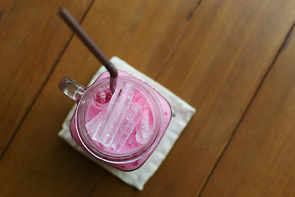 포토 JPG 해외이미지 음료 유리 탁자 디저트 빨대 사람없음 목재 쉐이크 스무디 해외202008 해외포토 나무 음식 가구 재료 재질 파일형식