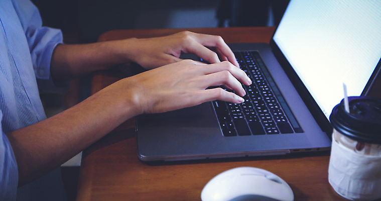 포토 JPG 해외이미지 백인 라이프스타일 여자 행복 감정 커피 음료 인터넷 비즈니스 태국 성공 휴가 주택 따뜻함 건강 미소 앉기 동양인 성인 사람없음 내부 컵 노트북 쇼핑 컴퓨터 일본 공책 웹 방 흰색 작업 연결 인도네시아 홍콩 말레이시아 돌봄 해외202008 해외포토 서양인 식기 아시아 컬러 컨셉 모션 문구용품 표정 사람 인종 건물 생활 전자제품 중국 파일형식