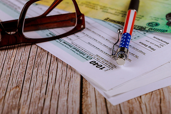 포토 JPG 해외이미지 돈 사람없음 금융 미국 책상 회계 계산서 세금 정부 과세 해외202008 해외포토 가구 북아메리카 경제 재산 파일형식