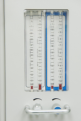 포토 JPG 해외이미지 졸업 병원 사람없음 모니터 기계 장비 기구 묘사 눈금 하이테크 튜브 외과 게이지 해외202008 해외포토 교육 의학 기술 컴퓨터 파일형식