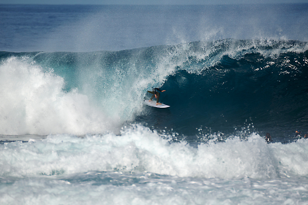포토 JPG 해외이미지 라이프스타일 남자 스포츠 파도 바다 섬 여행 포즈 모션 자연 휴가 한명 사람 풍경 야외 물 여름 파란색 태양 힘 서핑보드 액체 서핑 큼 속도 서퍼 스플래쉬 해외202008 해외포토 자연요소 1 계절 컬러 운동선수 생활 수상스포츠 보드_스포츠 크기 생태계 파일형식
