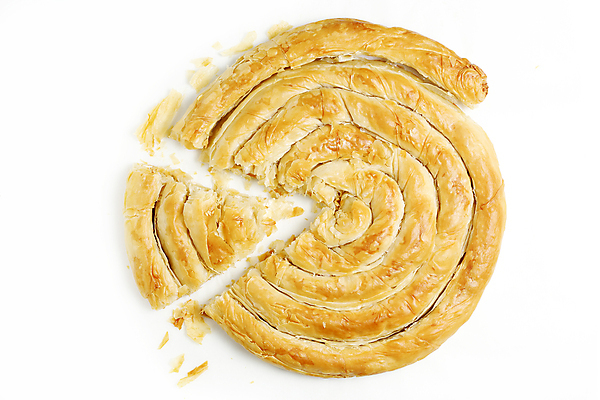 포토 JPG 해외이미지 전통 음식 다이어트 디저트 치즈 나선형 요리 사람없음 식사 빵집 껍질 흰색 원형 황금 아침식사 정상 굽기 먹기 준비 싱글 레시피 시금치 고립 페스츄리 피타 핸드메이드 페타치즈 해외202008 해외포토 도형 빵 컬러 무늬 채소 모션 유제품 건강 상점 구이 파일형식