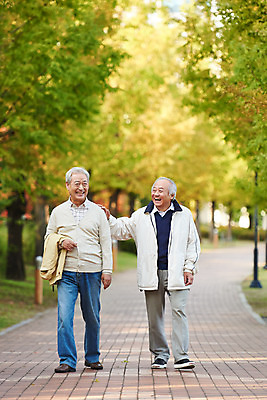 포토 JPG 주간 전신 나무 공원 할아버지 노년 단풍 대화 미소 웃음 취미 야외 두명 앞모습 친구 실버라이프 걷기 우정 산책 한국인 가을 은퇴 70대 노인남자만 오팔세대 액티브시니어 국내포토 자연요소 식물 라이프스타일 계절 공공시설 남자 뷰포인트 잎 관계 모션 휴식 표정 말하기 사람 동양인 성인 세대 남자만 노인만 파일형식