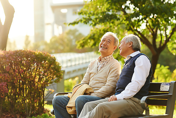포토 JPG 주간 나무 공원 할아버지 노년 벤치 대화 웃음 앉기 상반신 취미 야외 두명 옆모습 친구 실버라이프 우정 산책 한국인 가을 은퇴 즐거움 70대 노인남자만 국내포토 자연요소 식물 라이프스타일 계절 공공시설 남자 감정 뷰포인트 의자 관계 모션 휴식 표정 말하기 사람 동양인 성인 남자만 노인만 파일형식