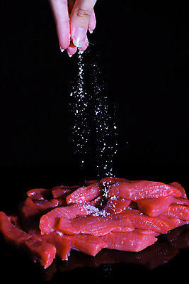 포토 JPG 해외이미지 손 음식 조각 재료 육류 돼지고기 스테이크 요리 사람없음 빨간색 주방 식당 요리사 식사 저녁식사 소고기 신선 칼 그릴 자르기 굽기 향신료 메뉴 준비 유기농 날것 소금 레시피 양고기 단백질 생식 정육점 맛있는 해외202008 해외포토 직업 웰빙 컬러 식재료 모션 주방용품 서양음식 신체부위 상점 구이 영양소 향미료 파일형식