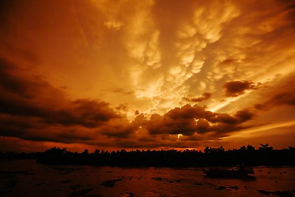 포토 JPG 해외이미지 구름 바다 여행 백그라운드 오렌지 자연 하늘 날씨 휴가 동양인 풍경 사람없음 야외 물 여름 빛 강 컬러풀 햇빛 태양 환경 어둠 황혼 일몰 새벽 황금 저녁 묘사 베트남 폭풍 내추럴 뇌우 수평선 해외202008 해외포토 자연요소 계절 컬러 과일 인종 노을 동남아시아 야간 생태계 파일형식