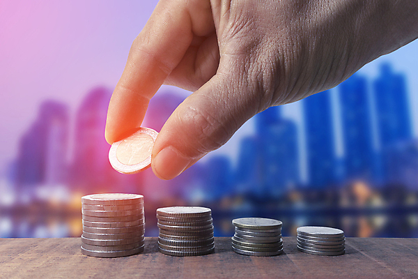 포토 JPG 해외이미지 손 백그라운드 컨셉 돈 비즈니스 태국 통계 성공 그래프 추상 동양인 사람없음 책 금융 경제 쌓기 동전 성장 도시 절약 시장 재산 주식 분석 문서 투자 이익 회계 월급 대출 경영 계좌 수입 해외202008 해외포토 아시아 무늬 모션 인종 신체부위 파일형식