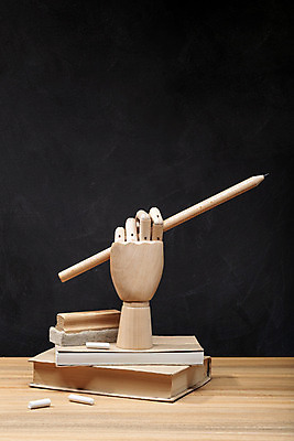 포토 JPG 해외이미지 학생 교육 백그라운드 컨셉 교실 학교 탁자 수업 초등학교 창조 미술 사람없음 목재 책 학습 스터디 연필 펜 칠판 페인트 수확 잡기 가르침 그리기 낙서 마네킹 스케치 책상 오브젝트 신학기 교과서 그림 분필 대학교 복고 초보 카피스페이스 해외202008 해외포토 나무 가구 농업 재료 모션 문화예술 학용품 교재 필기구 공백 초크 파일형식