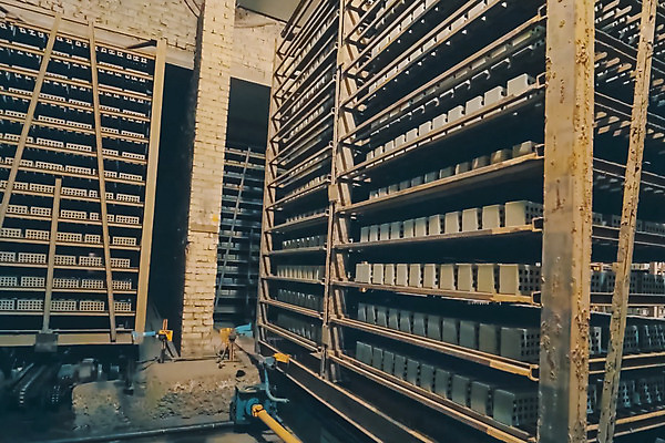 포토 JPG 해외이미지 식물 디자인 남자 산업 선 벽 조각 유니폼 패턴 공장 교통시설 벽돌 돌담 사람없음 건물 빨간색 갈색 검은색 블록 장비 수확 바위 도시 도자기 작업실 오븐 소프트포커스 천 굽기 준비 질감 날것 점토 곰팡이 방법 컨베어밸트 해외202008 해외포토 건축물 옷 컬러 교통 무늬 농업 공업 촬영기법 사람 담장 기계 가전제품 돌_바위 직물 구이 시설 파일형식