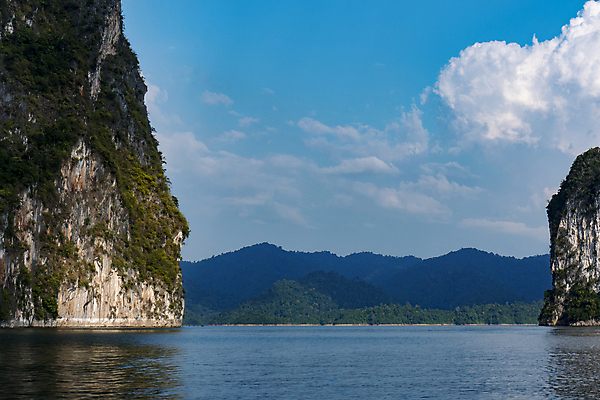 포토 JPG 해외이미지 나무 구름 공원 호수 모래 바다 여행 백그라운드 태국 자연 하늘 휴가 휴식 산 동양인 풍경 사람없음 야외 초록색 물 여름 파란색 빛 강 컬러풀 태양 반사 일출 만 보트 숲 장면 내추럴 이국적 전국 파라다이스 해외202008 해외포토 자연요소 식물 계절 공공시설 아시아 컬러 컨셉 배_교통 인종 노을 생태계 파일형식