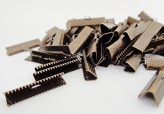 포토 JPG 해외이미지 헤어스타일 디자인 종이 백그라운드 비즈니스 장신구 젓가락 학교 문구용품 집게 사람없음 빨간색 초록색 빛 사무실 햇빛 유행 상점 금속 장비 수확 흰색 공구 잡기 업무 고급 우아함 닫기 오브젝트 싱글 클립 바인더 고립 공급 스타일 해외202008 해외포토 교육 컬러 컨셉 농업 모션 재질 수저 태양 사무용품 도구 작업 파일형식