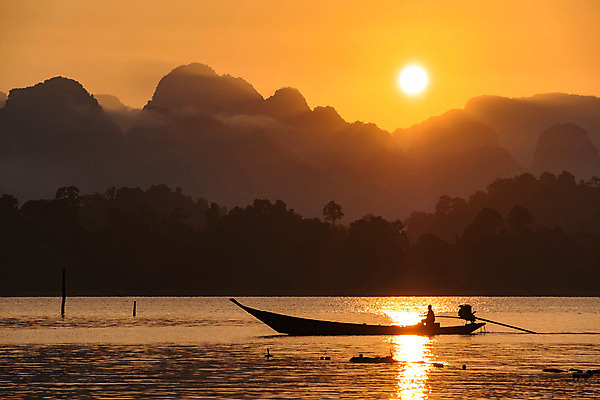 포토 JPG 해외이미지 실루엣 호수 스포츠 바다 여행 백그라운드 요트 오렌지 교통시설 태국 자연 하늘 낚시 휴식 풍경 사람없음 야외 물 여름 강 컬러풀 태양 노란색 여행객 일출 일몰 보트 저녁 댐 함선 낚시꾼 수평선 해외202008 해외포토 자연요소 계절 공공시설 아시아 컬러 교통 컨셉 배_교통 과일 레저 촬영기법 사람 노을 야간 시설 생태계 파일형식