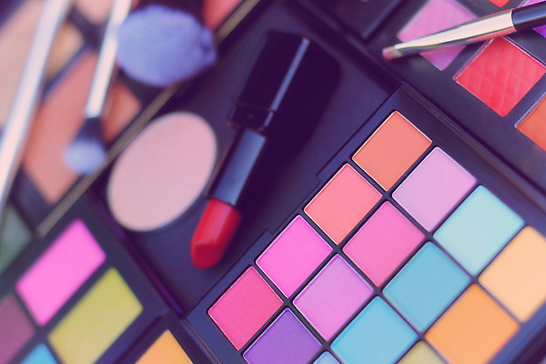 포토 JPG 해외이미지 실내 사람없음 립스틱 화장용품 아이섀도 섀도우팔레트 해외202008 해외포토 내부 화장품 미용용품 파일형식