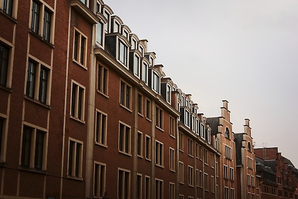 포토 JPG 해외이미지 전통 유럽 백그라운드 건축양식 창문 벽돌 주택 돌담 사람없음 건물 도시 벨기에 스타일 해외202008 해외포토 건축물 건축 나라 담장 돌_바위 서유럽 파일형식