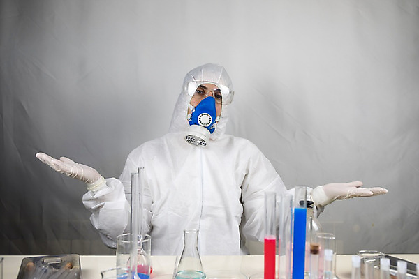 포토 JPG 해외이미지 여자 팔벌리기 실험기구 한명 상반신 성인 앞모습 방독면 성인여자한명만 방호복 신약개발 해외202008 해외포토 1 옷 뷰포인트 과학 모션 마스크 사람 개발 여자한명만 성인여자만 파일형식 신약_의학