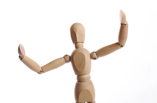 포토 JPG 해외이미지 사람없음 목재 손들기 만세 목각인형 해외202008 해외포토 나무 인형 재료 모션 파일형식