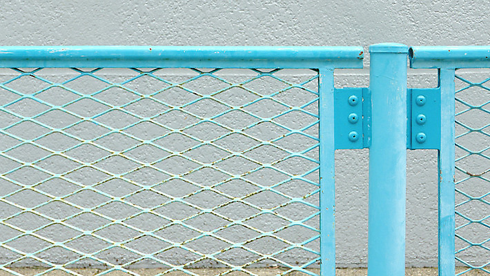 포토 JPG 해외이미지 백그라운드 패턴 거리 프레임 안전 사람없음 장식 파란색 울타리 문 금속 정원 계획 연결 접속 질감 대문 철사 철강 해외202008 해외포토 컬러 컨셉 무늬 재질 담장 파일형식