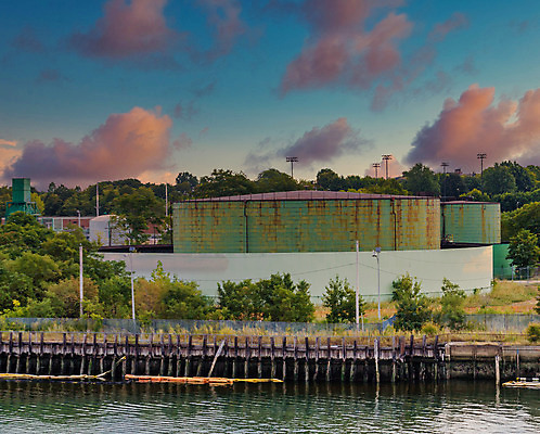 포토 JPG 해외이미지 식물 외관 산업 바다 사람없음 야외 초록색 환경 금속 저수지 휘발유 석유 큼 컨테이너 탱크 연료 수납 포트 디젤 실린더 옛날 철강 터미널 해외202008 해외포토 컬러 재질 크기 파일형식