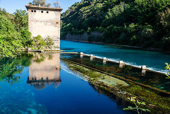 포토 JPG 해외이미지 식물 스포츠 파도 백그라운드 자연 사람 사람없음 가로 초록색 물 파란색 강 컬러풀 태양 반사 검은색 수중 이탈리아 시골 경계 폐허 다이빙 해군 마법 천국 탐사 방앗간 해외202008 해외포토 자연요소 유럽 바다 컬러 군대 수영 생태계 수중스포츠 파일형식