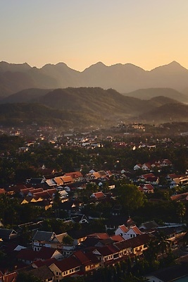 포토 JPG 해외이미지 아시아 여행 오렌지 하늘 산 사람없음 관광지 일몰 도시 라오스 타운 수평선 해외202008 해외포토 나라 과일 노을 파일형식