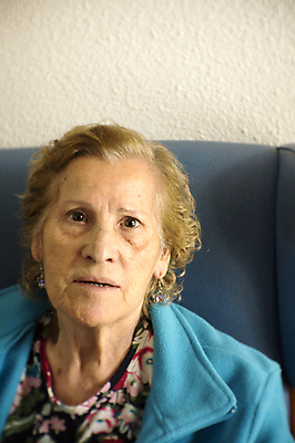 포토 JPG 해외이미지 1 응시 노년 행복 감정 얼굴 포즈 생각 주택 실내 한명 사람 표현 자신감 은퇴 향수 만족 고민 긍정 돌봄 옛날 우울증 혼자 해외202008 해외포토 시선 컨셉 모션 성인 내부 건물 신체부위 화장품 질병 파일형식